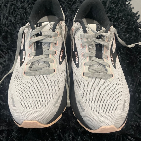 Brooks Shoes - Brooks adrenaline gts 22 size 7.5
